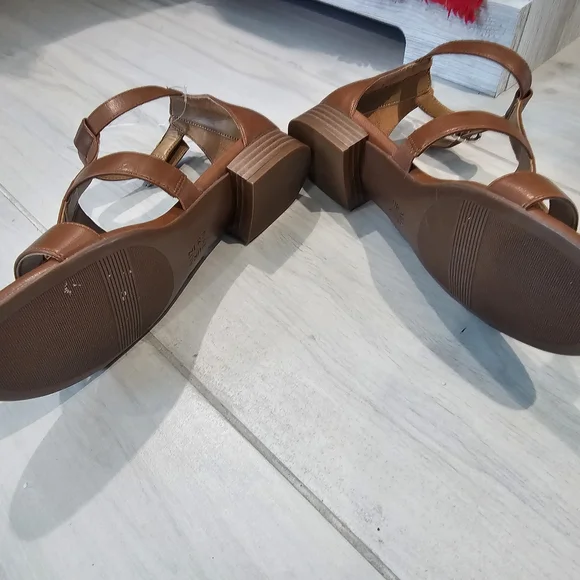 Naturalizer Brown Strappy Sandals Size 10 - Picture 2 of 2